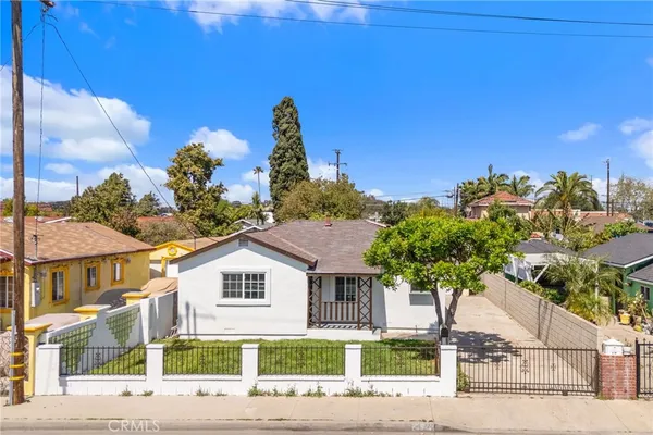 $799,000 | 2521 West Stanford Street, Santa Ana, CA 92704