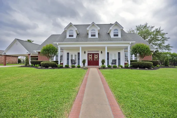 $529,900 | 405 Waterwood Drive, Orange, TX 77630