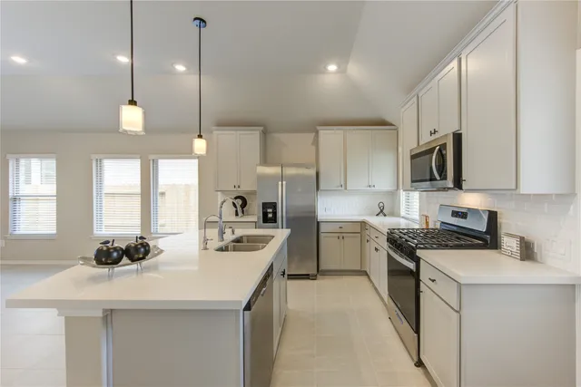 $2,100 | 203 Bright Vly Way, Richmond, TX 77406