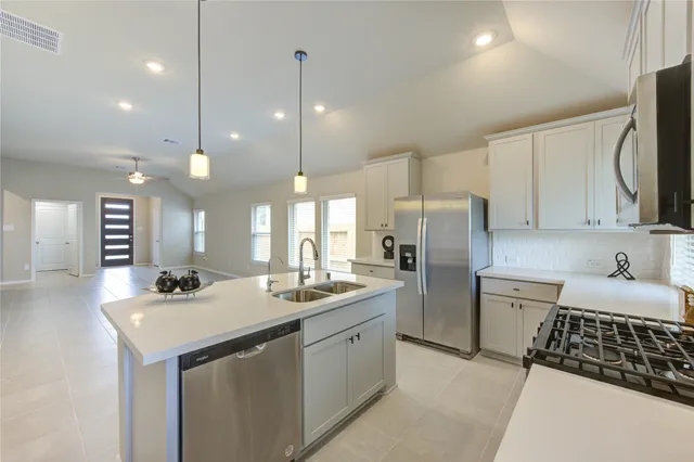 $2,100 | 203 Bright Vly Way, Richmond, TX 77406