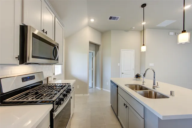 $2,100 | 203 Bright Vly Way, Richmond, TX 77406