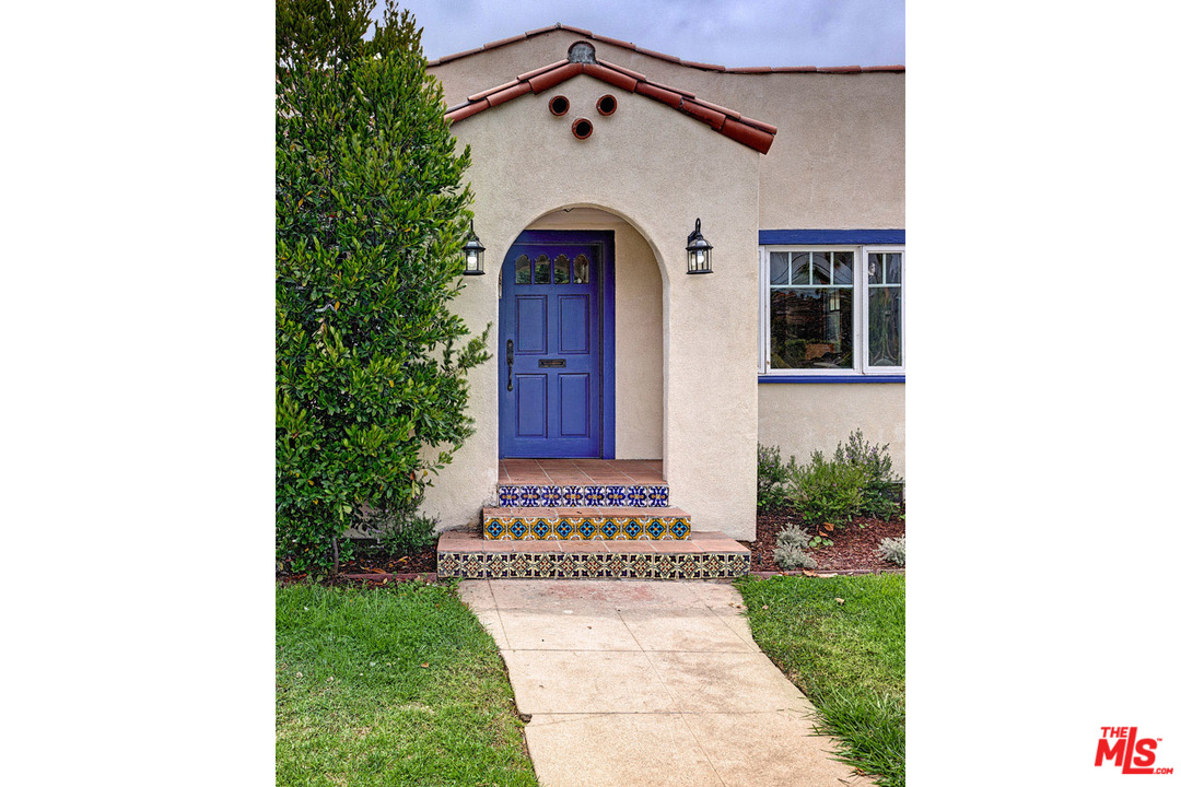 241 Ruth Avenue Venice, CA 90291 - Photo 2 of 25 a front view of a house