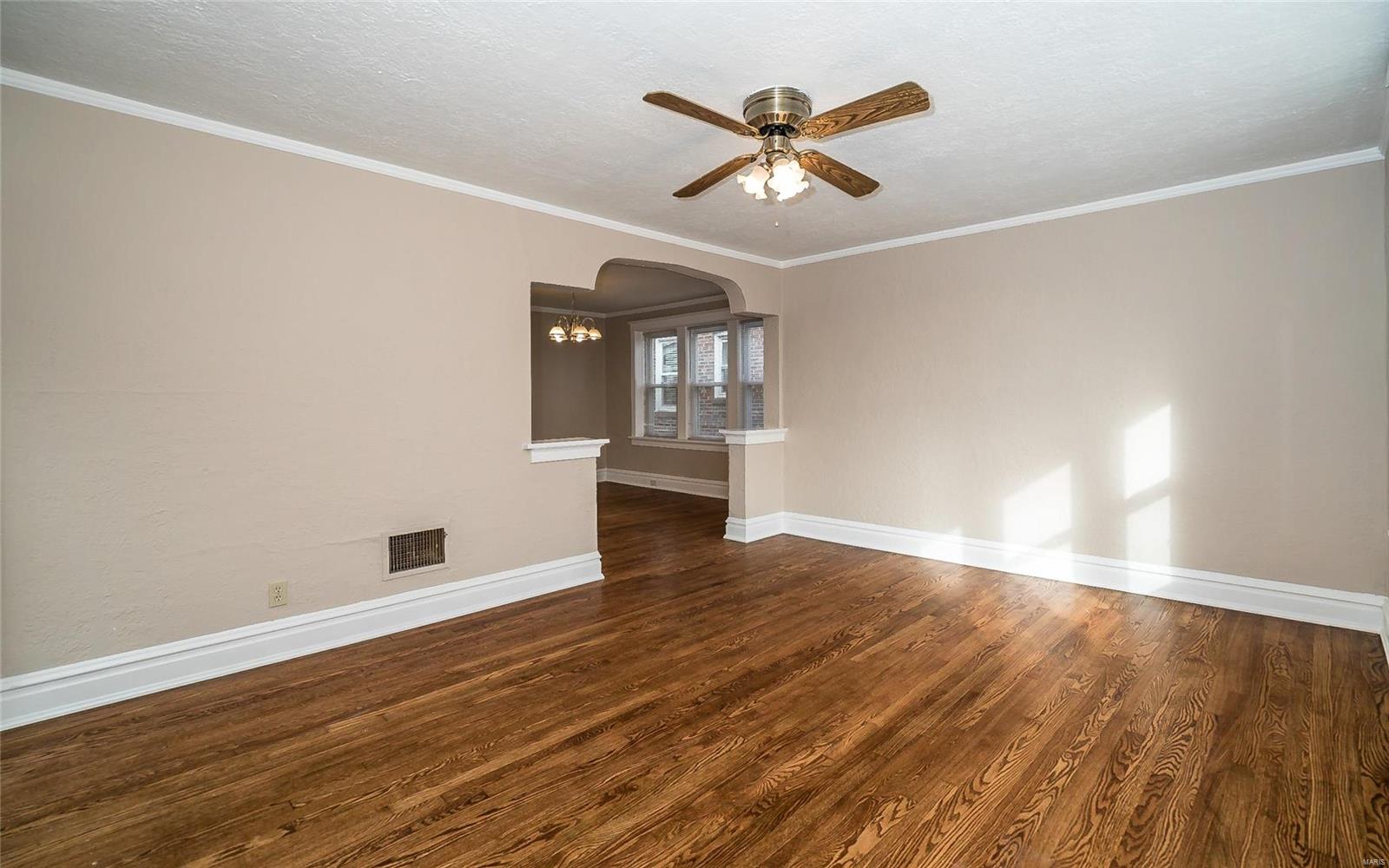 5465 Rosa Avenue St. Louis, MO 63109 - Photo 11 of 59 Gallery Image 11