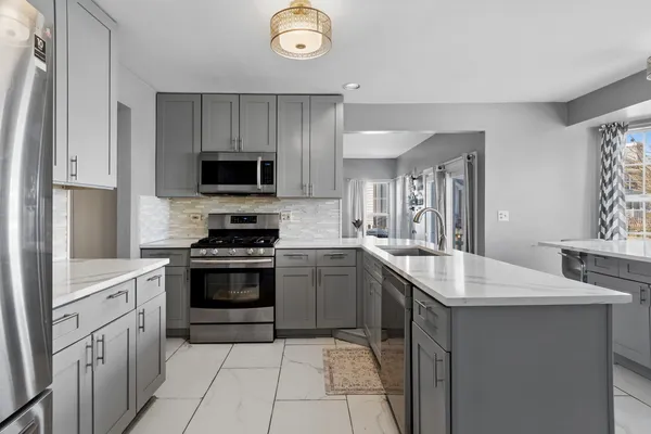 $489,900 | 909 Brompton Circle, Bolingbrook, IL 60440