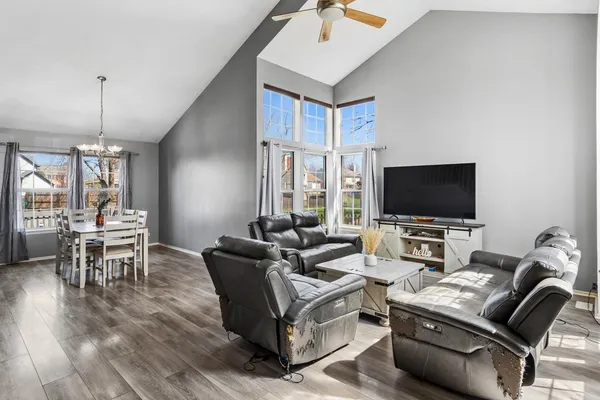 $489,900 | 909 Brompton Circle, Bolingbrook, IL 60440