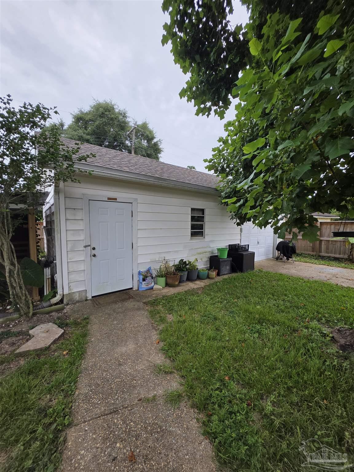215 Berry Road Pensacola, FL 32507 - Photo 15 of 19 2 car garage and workshop