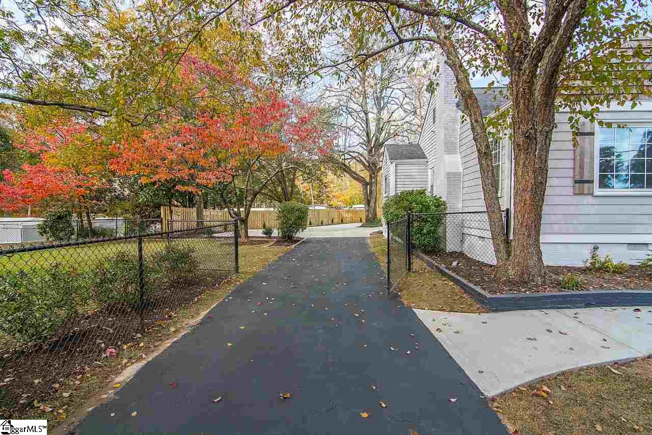 18 West Marion Road Greenville, SC 29617 - Photo 2 of 36 Gallery Image 2