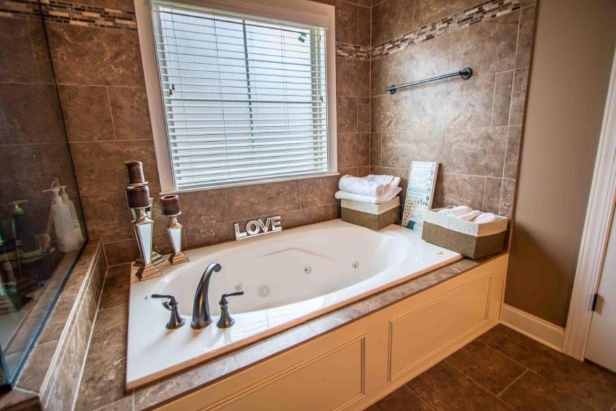 8661 Keystone Circle Chattanooga, TN 37421 - Photo 14 of 24 8661 keystone mbath