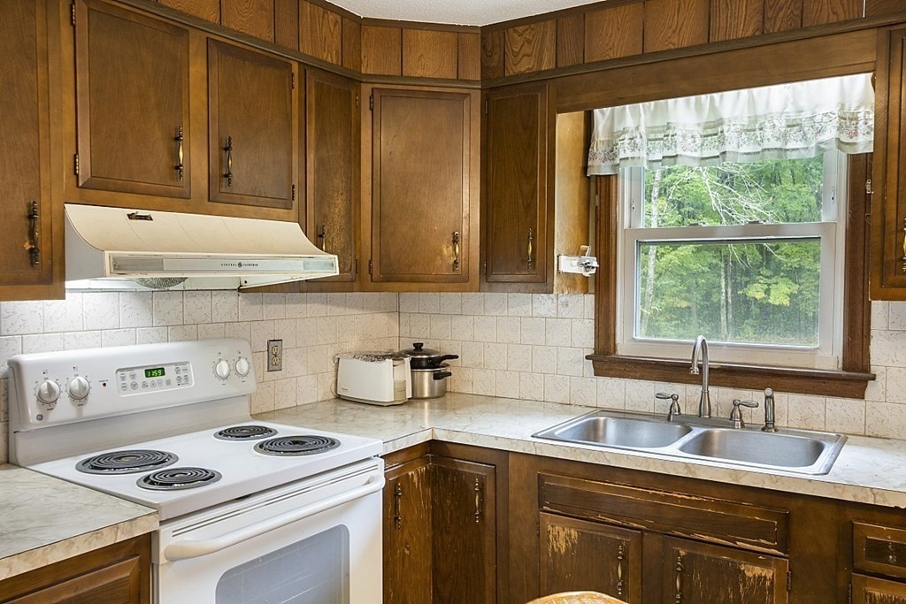 122 Walker Road Shirley, MA 01464 - Photo 14 of 35 Gallery Image 14
