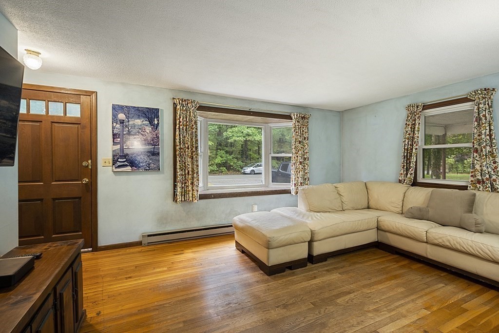 122 Walker Road Shirley, MA 01464 - Photo 5 of 35 Gallery Image 5
