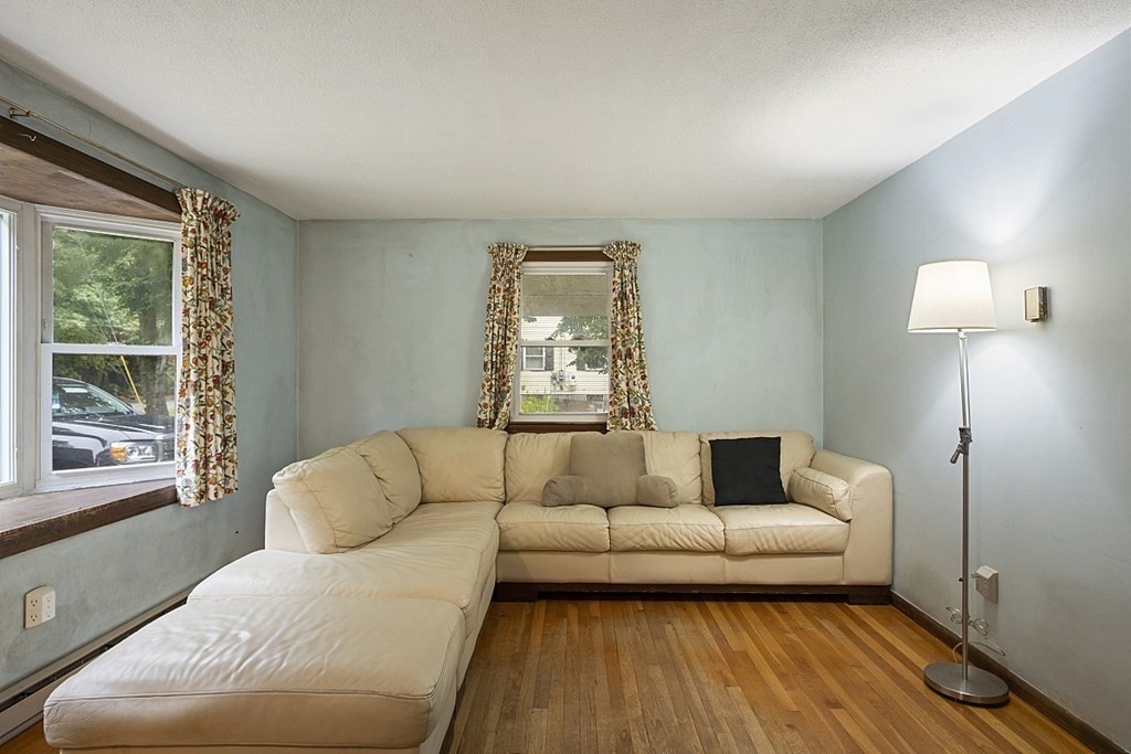122 Walker Road Shirley, MA 01464 - Photo 7 of 35 Gallery Image 7