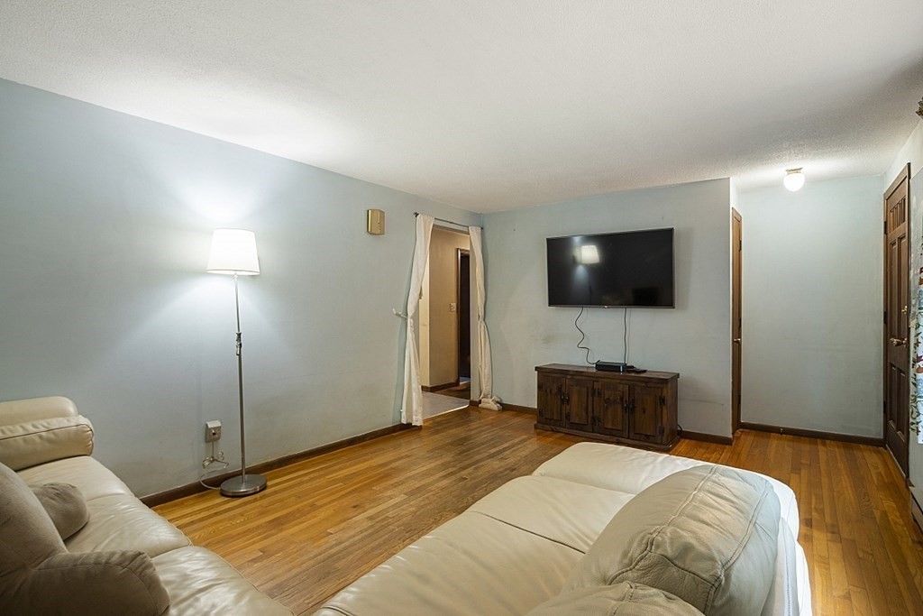 122 Walker Road Shirley, MA 01464 - Photo 9 of 35 Gallery Image 9