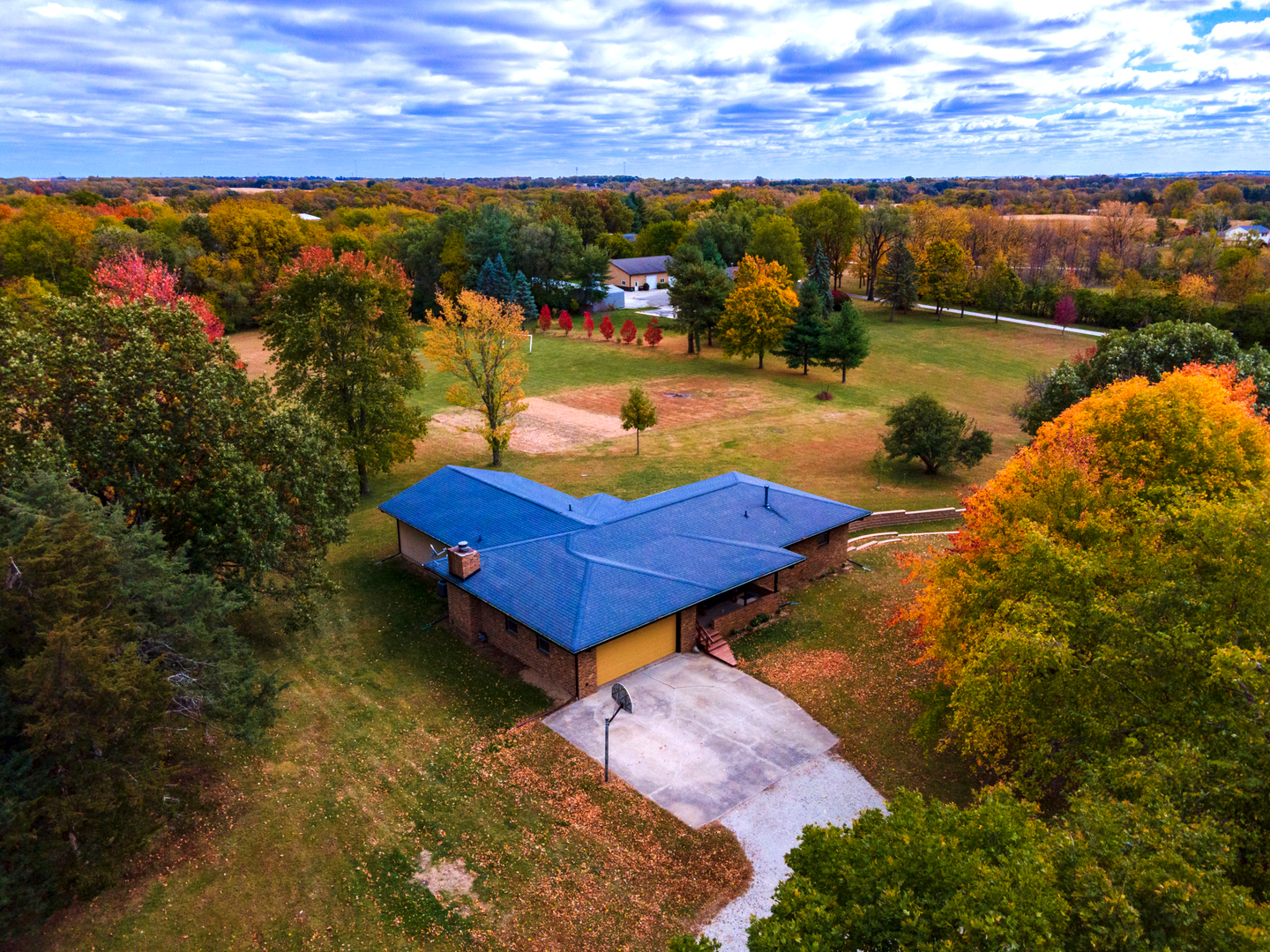 2804 Hendrix Drive Bloomington, IL 61704 - Photo 62 of 71 a view of a yard with wooden floor and lake view