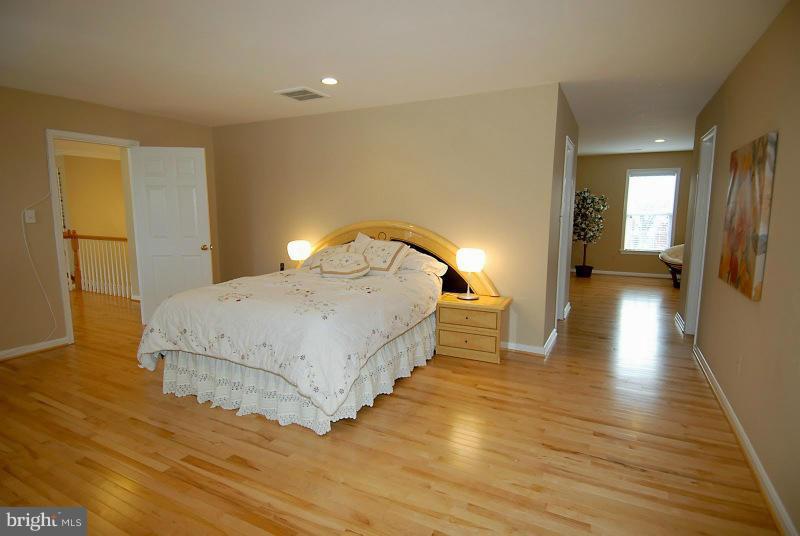 6398 True Lane Springfield, VA 22150 - Photo 24 of 30 Bedroom (Master)