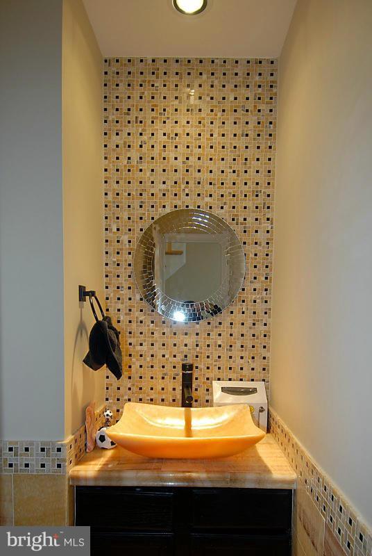 6398 True Lane Springfield, VA 22150 - Photo 5 of 30 Bath