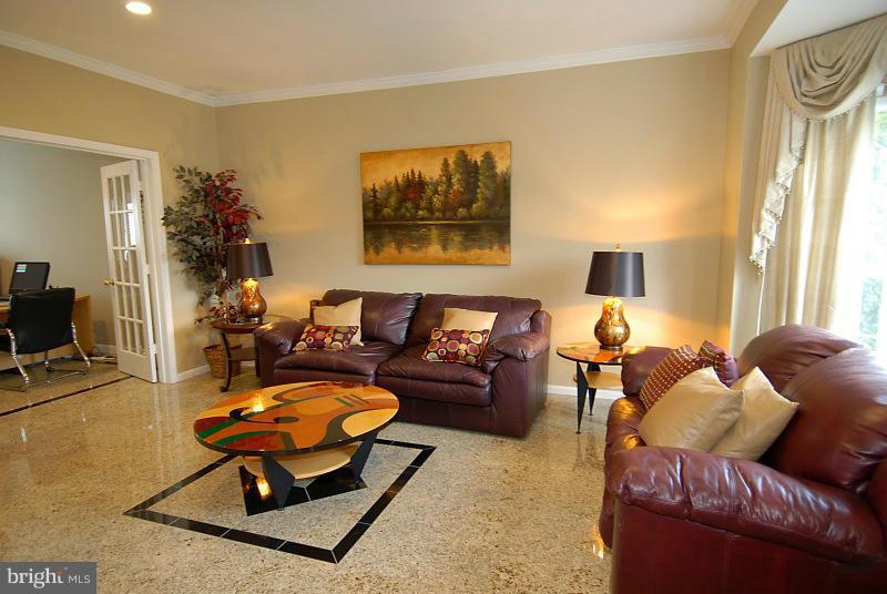 6398 True Lane Springfield, VA 22150 - Photo 8 of 30 Living Room