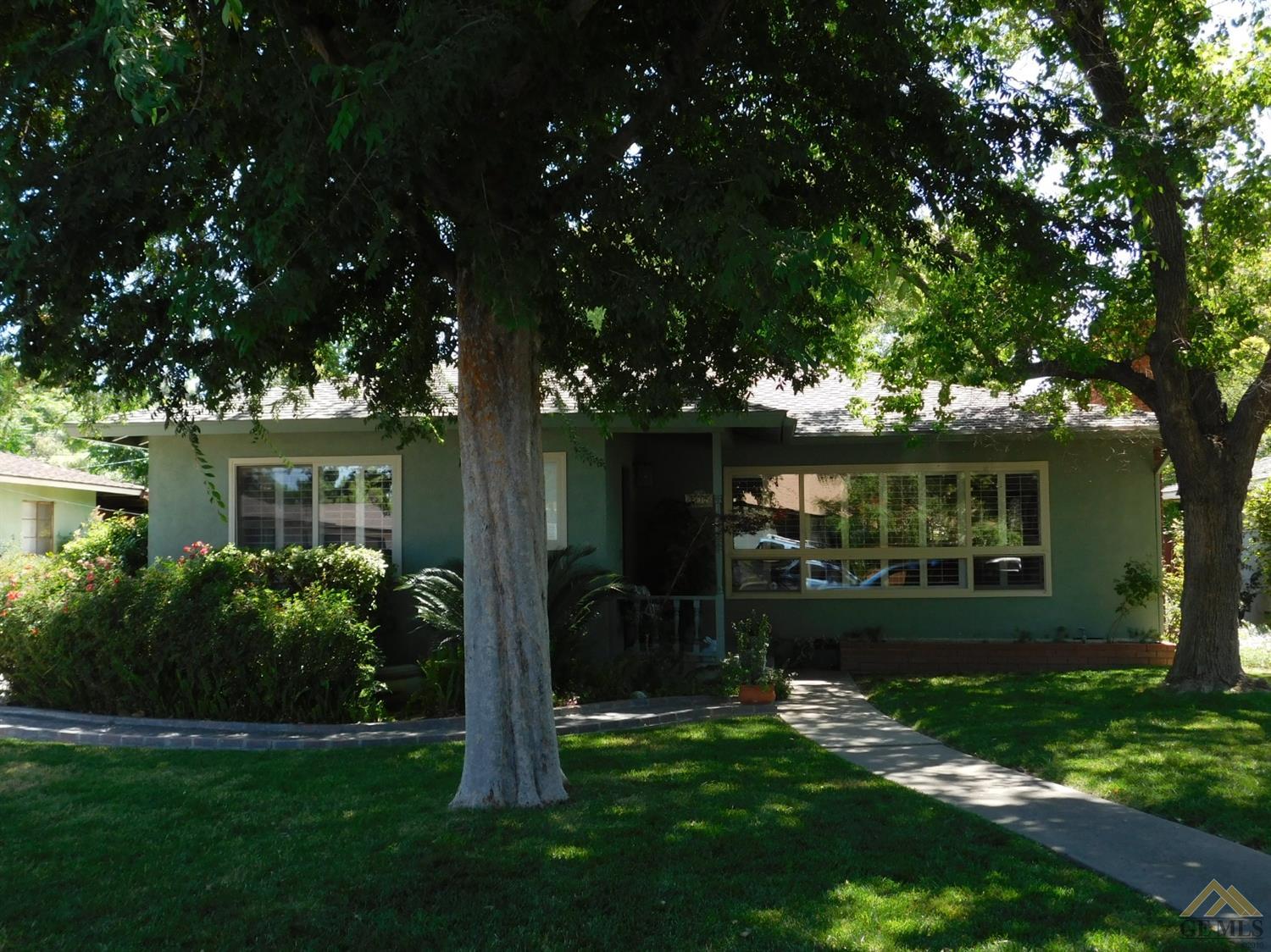 2412 Cedar Street Bakersfield, CA 93301 - Photo 5 of 9