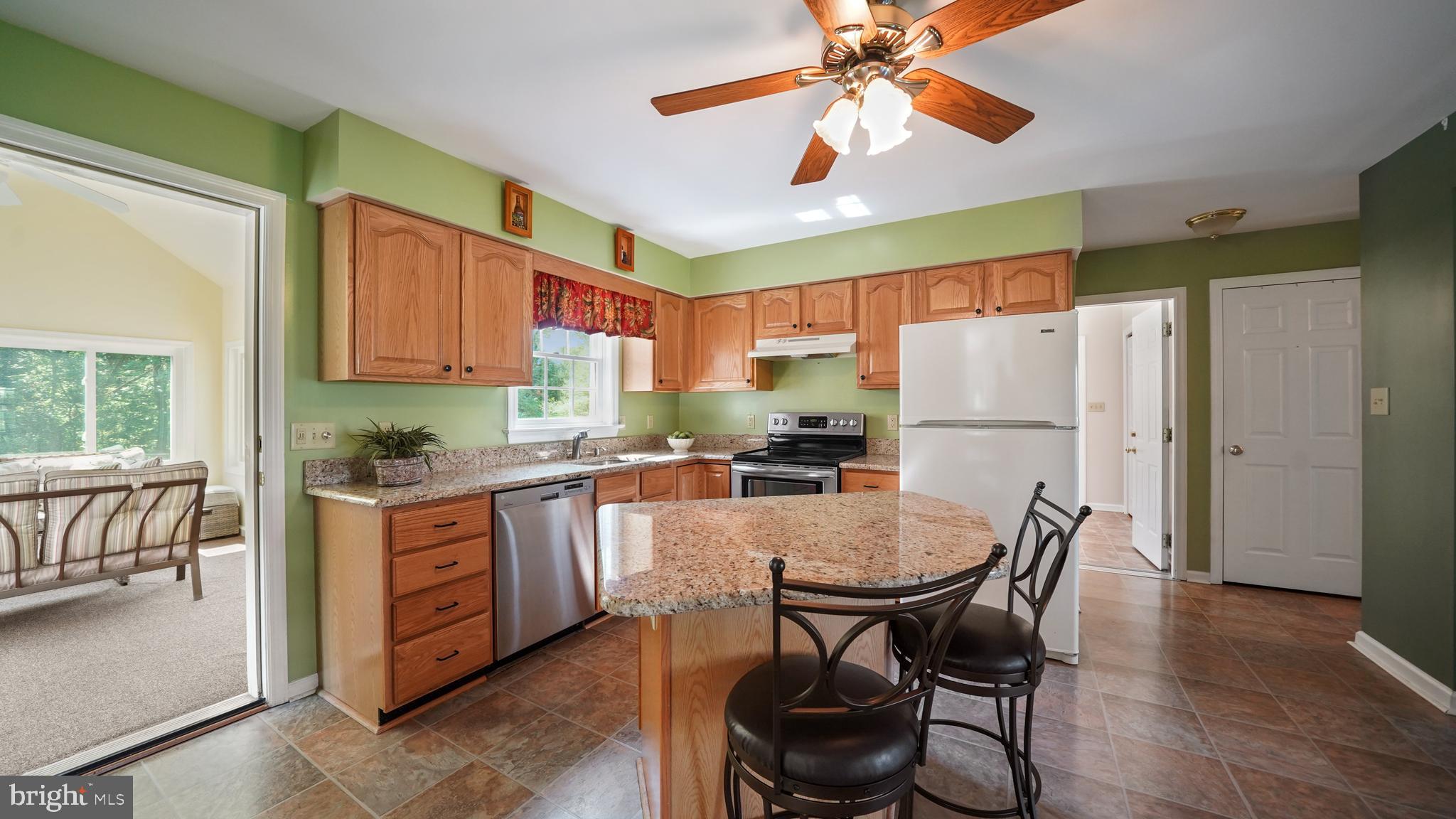 1181 Chelsea Road Aston, PA 19014 - Photo 14 of 40 Kitchen w/Center Island