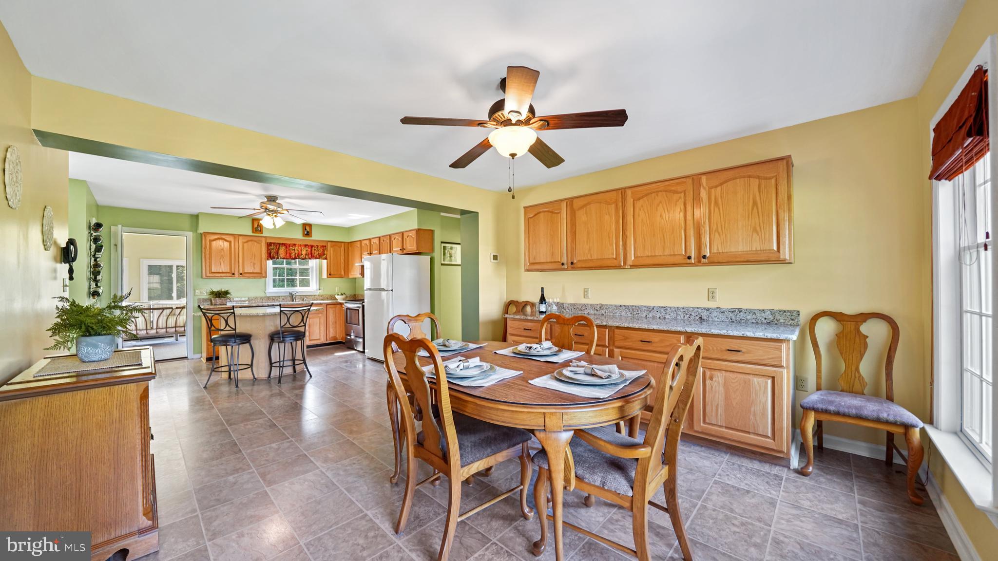 1181 Chelsea Road Aston, PA 19014 - Photo 18 of 40 Great for hosting gatherings.