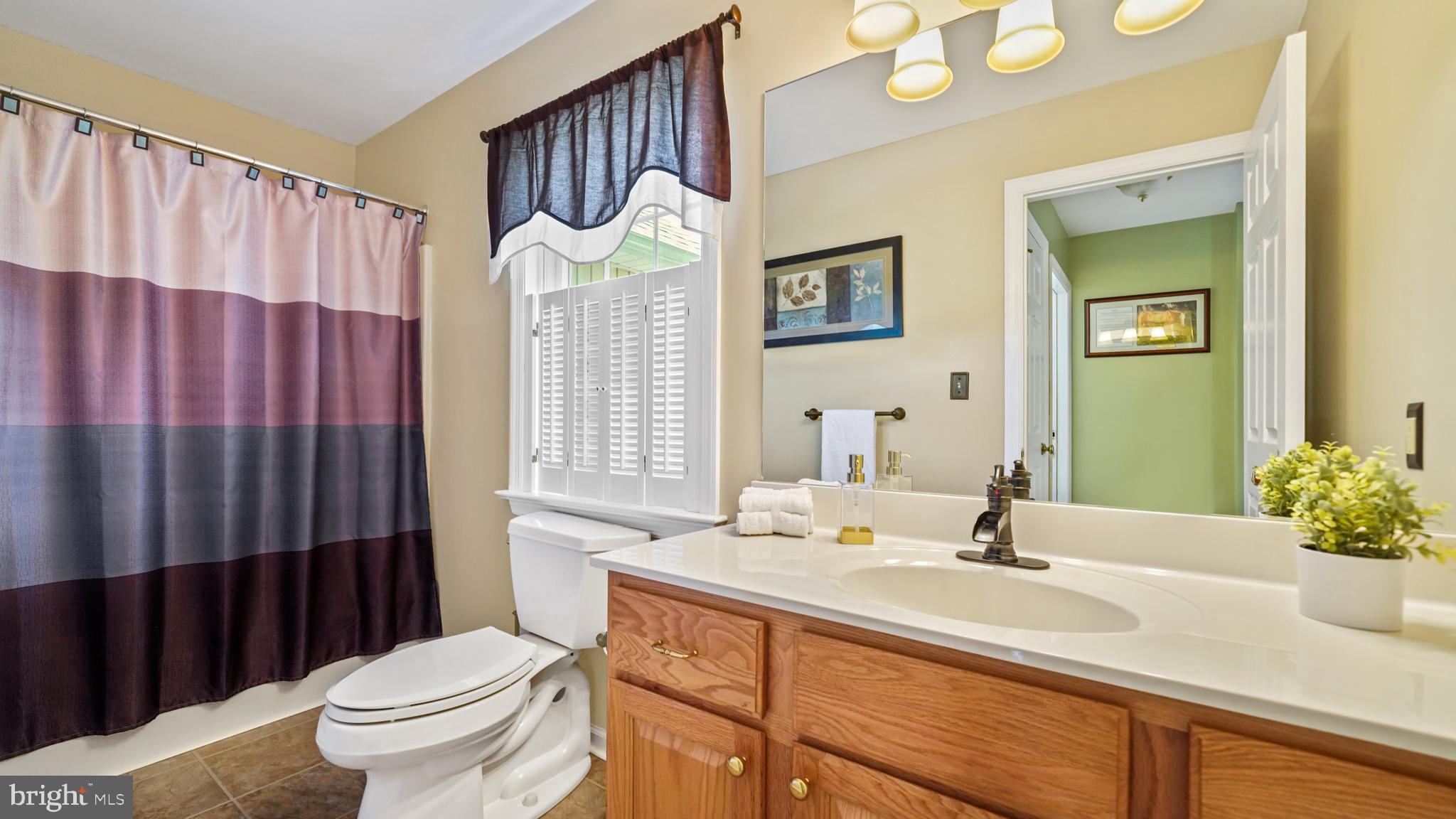1181 Chelsea Road Aston, PA 19014 - Photo 23 of 40 Full, First Floor Bathroom