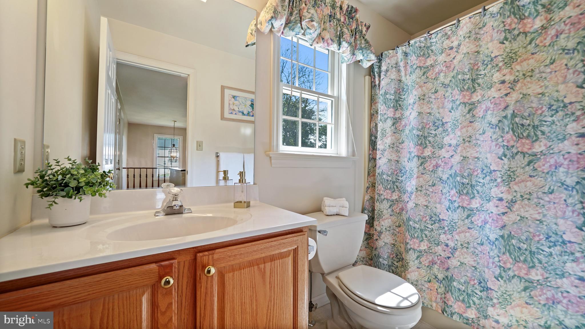 1181 Chelsea Road Aston, PA 19014 - Photo 32 of 40 Full, Hall Bathroom