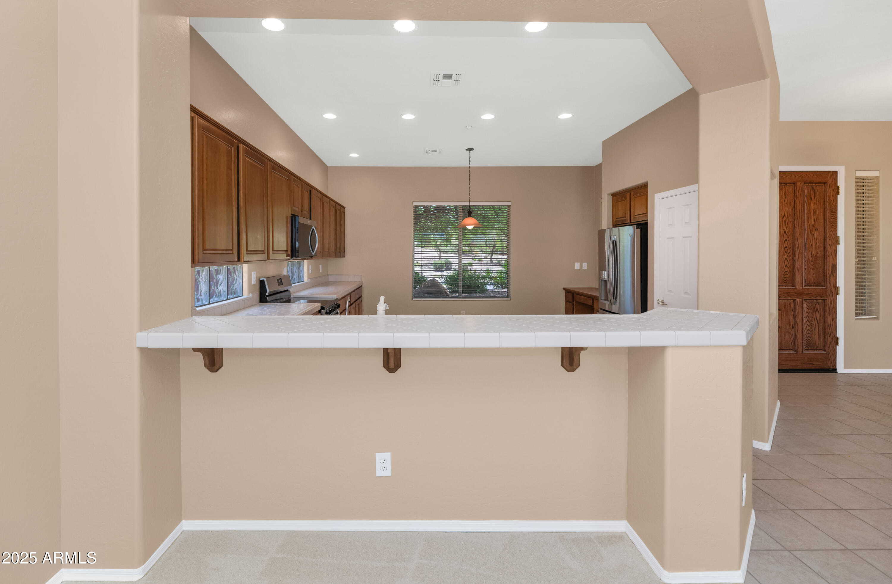 42122 North Anthem Springs Road Anthem, AZ 85086 - Photo 8 of 27 Breakfast Bar