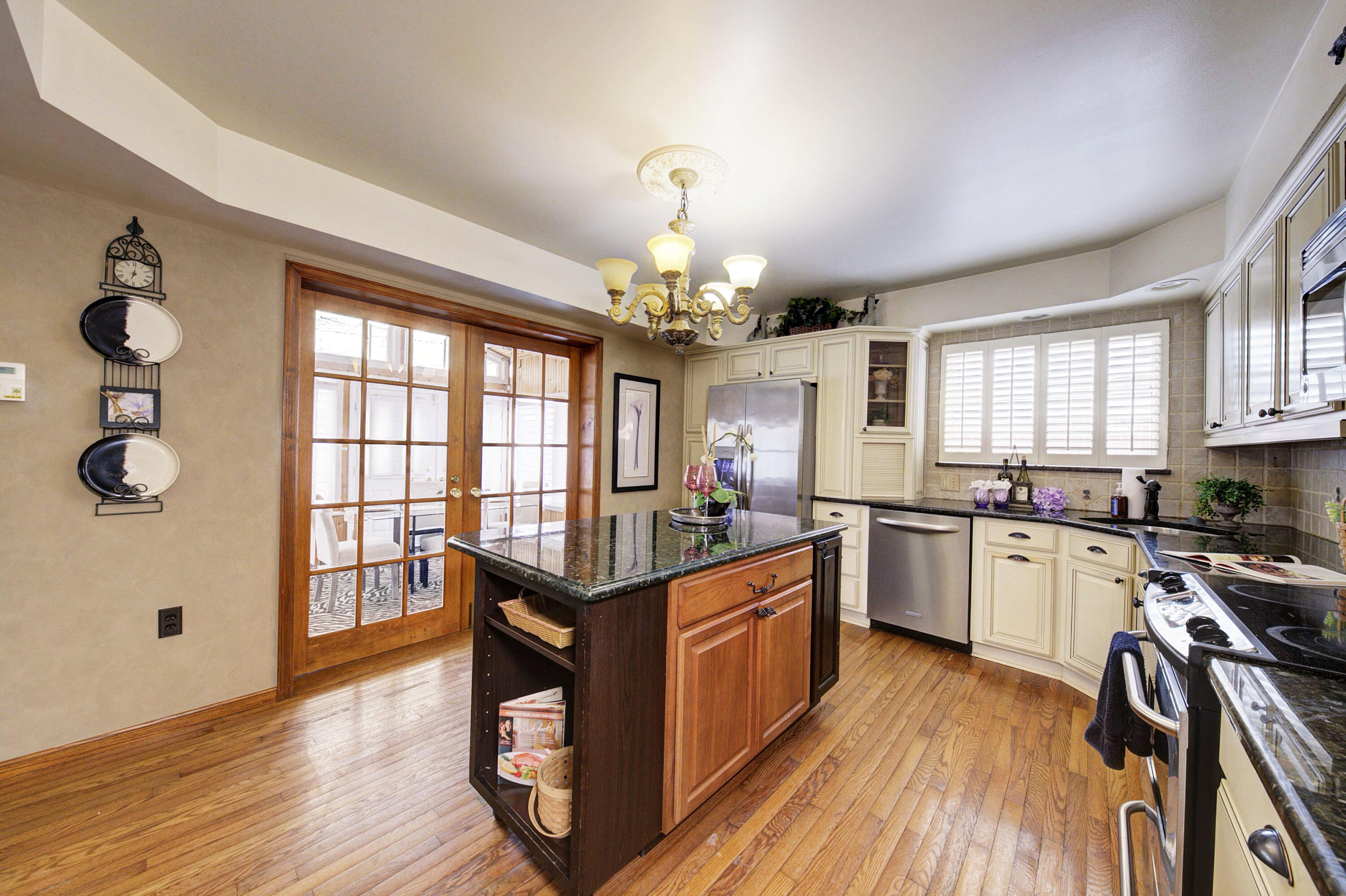 34617 Greentrees Road Sterling Heights, MI 48312 - Photo 11 of 54 kitchen