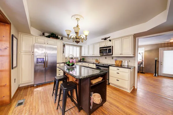 $287,350 | 34617 Greentrees Road, Sterling Heights, MI 48312