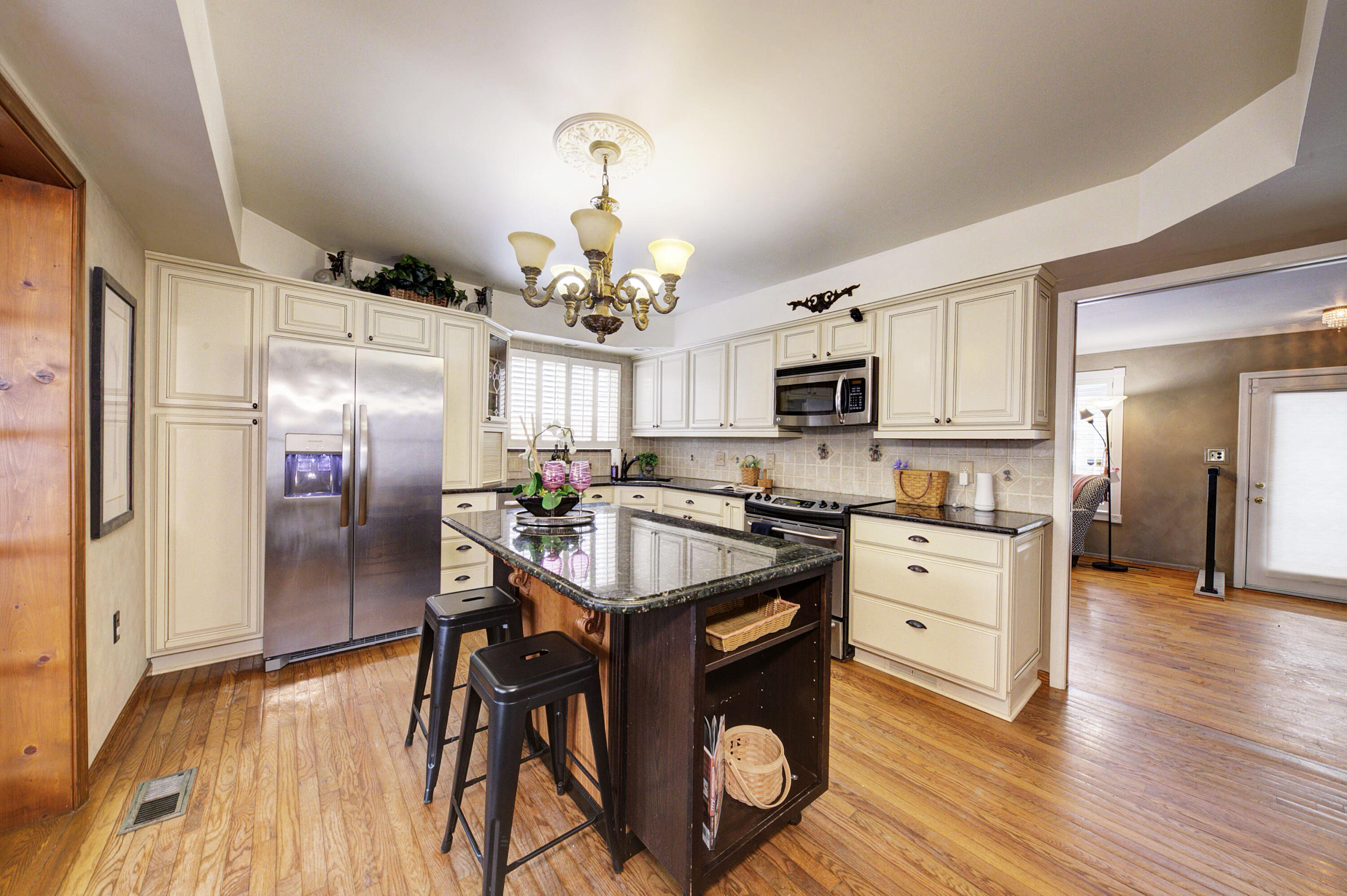 34617 Greentrees Road Sterling Heights, MI 48312 - Photo 12 of 54 granite counters