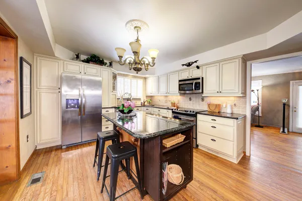 $287,350 | 34617 Greentrees Road, Sterling Heights, MI 48312