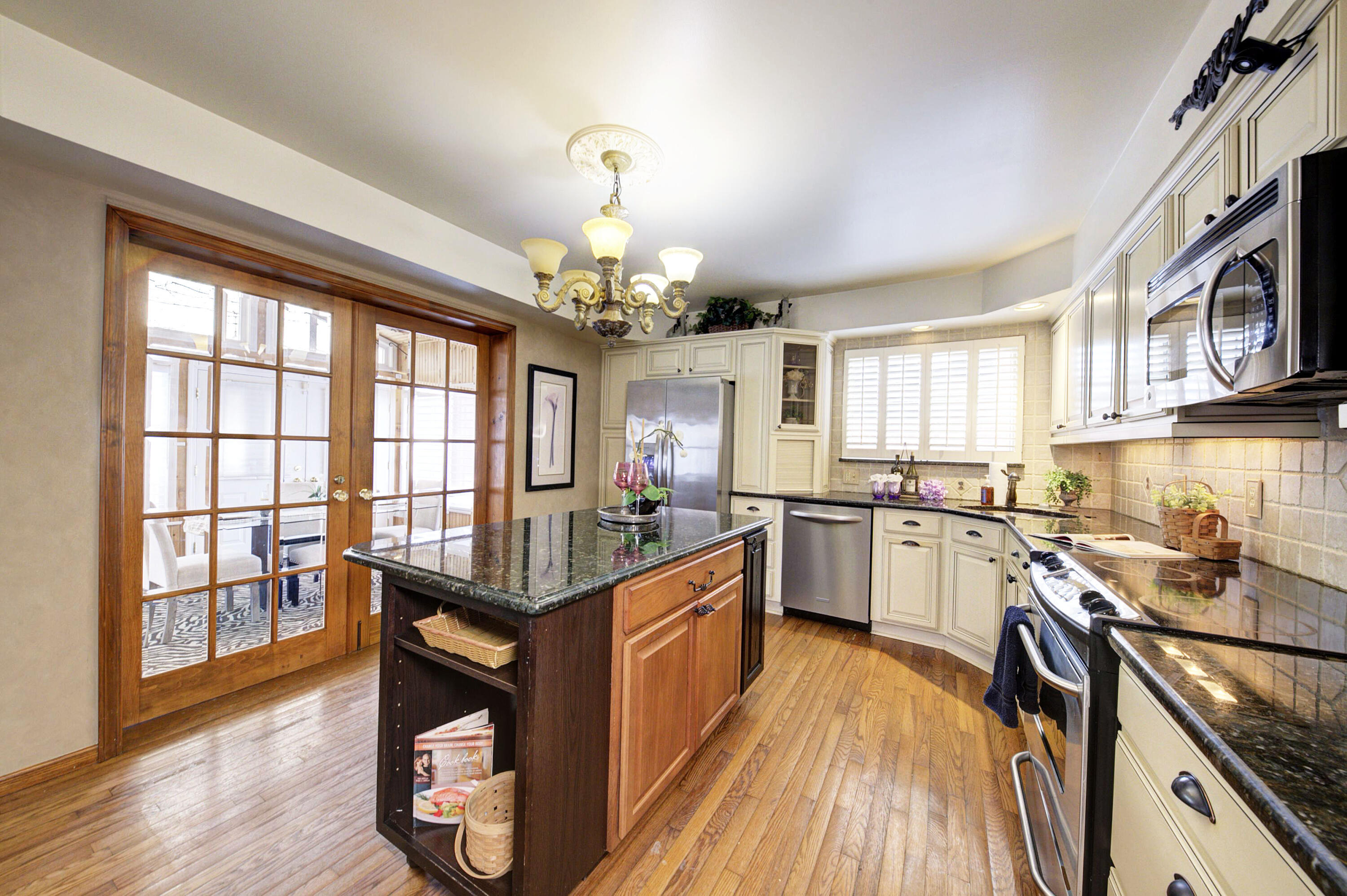 34617 Greentrees Road Sterling Heights, MI 48312 - Photo 18 of 54 Sunroom off kitchen