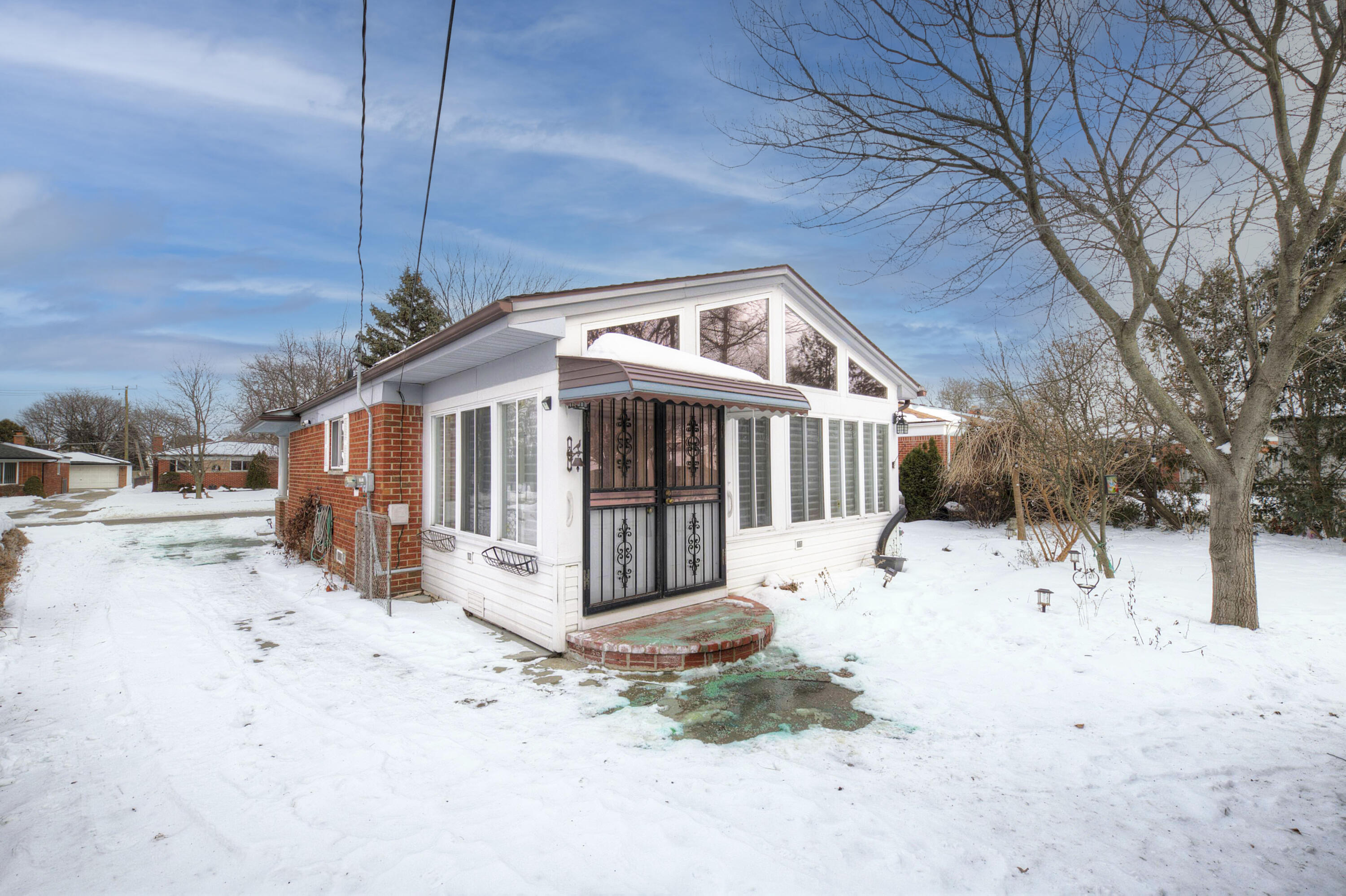 34617 Greentrees Road Sterling Heights, MI 48312 - Photo 2 of 54 4-season Sun Room
