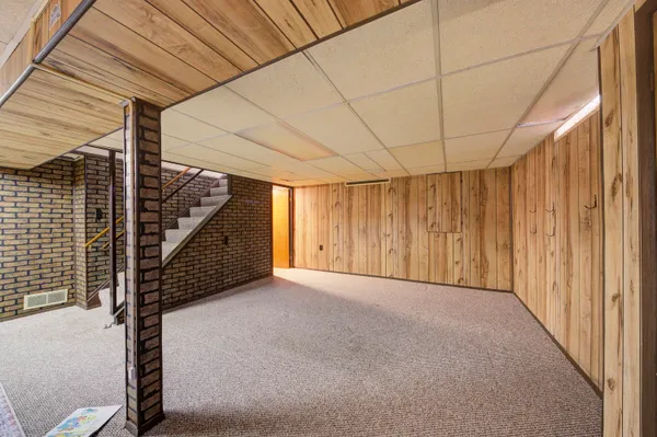 $287,350 | 34617 Greentrees Road, Sterling Heights, MI 48312