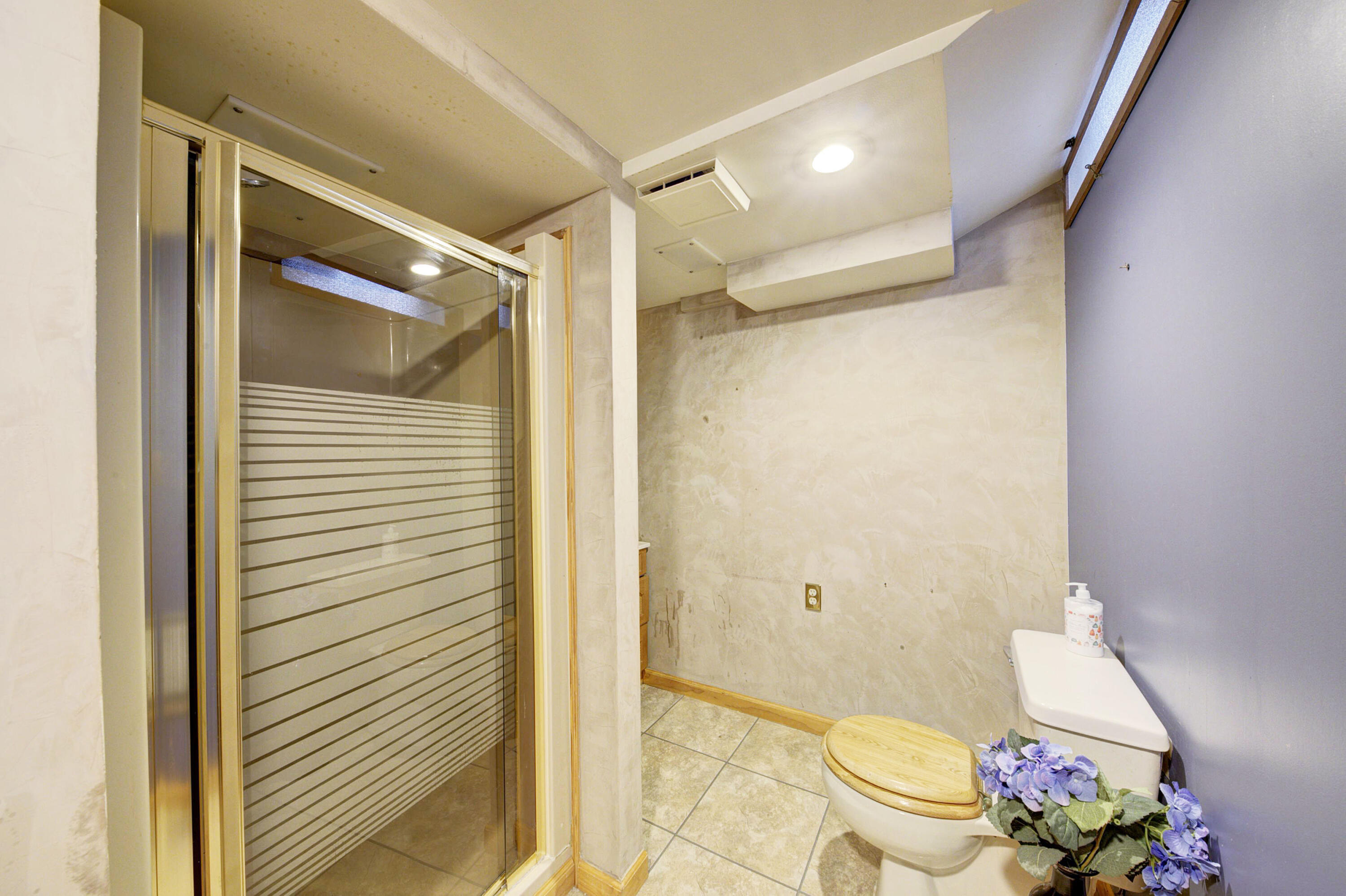 34617 Greentrees Road Sterling Heights, MI 48312 - Photo 36 of 54 basement ful bath