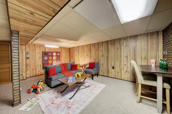 $287,350 | 34617 Greentrees Road, Sterling Heights, MI 48312