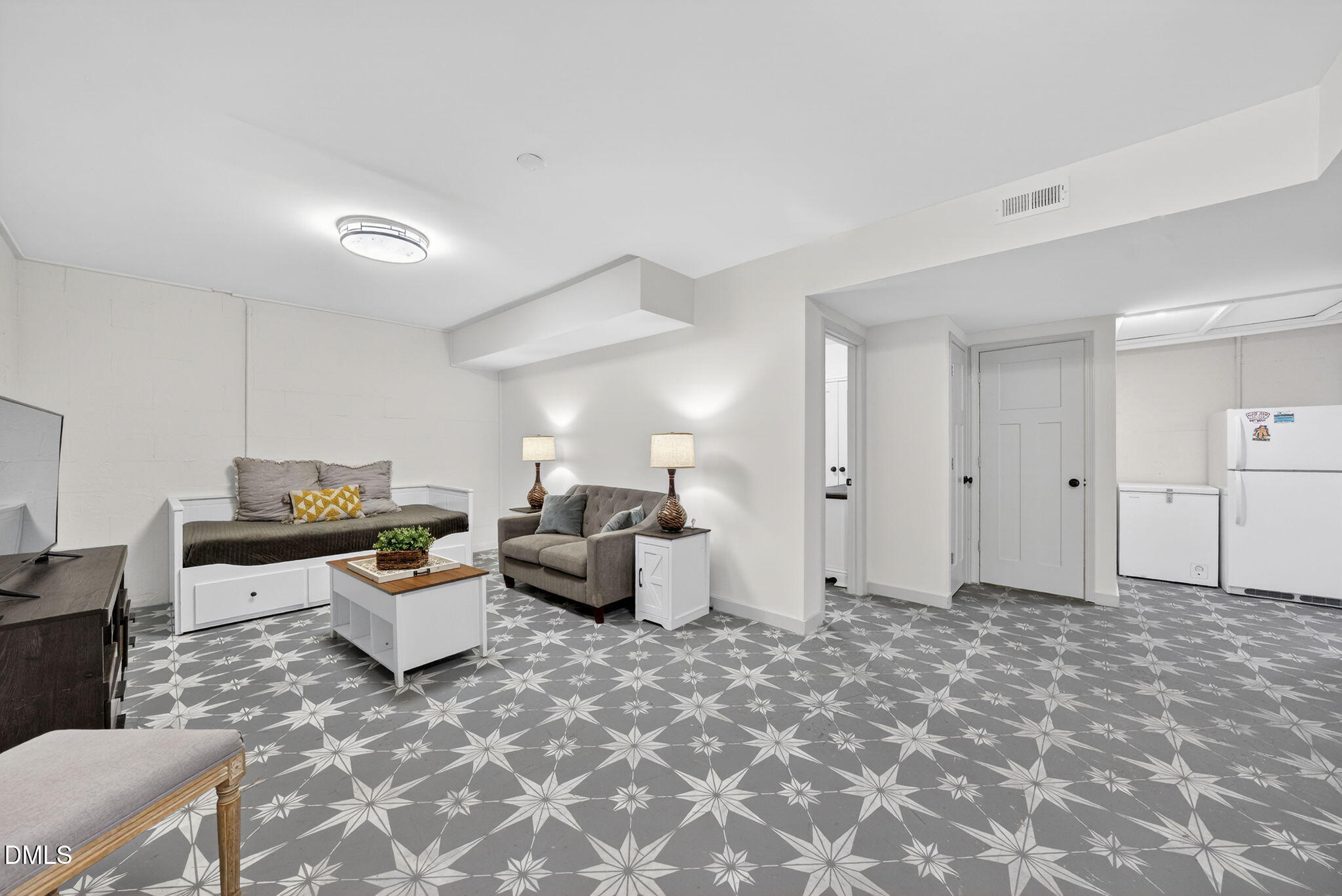 2808 Carpenter Pond Road Raleigh, NC 27613 - Photo 39 of 49 a living room with furniture