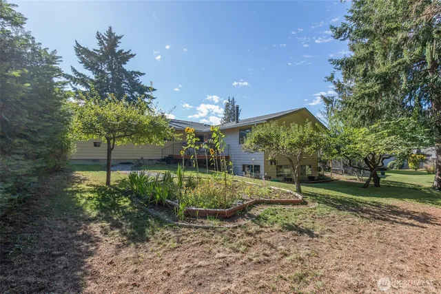 a view of a entertaining space