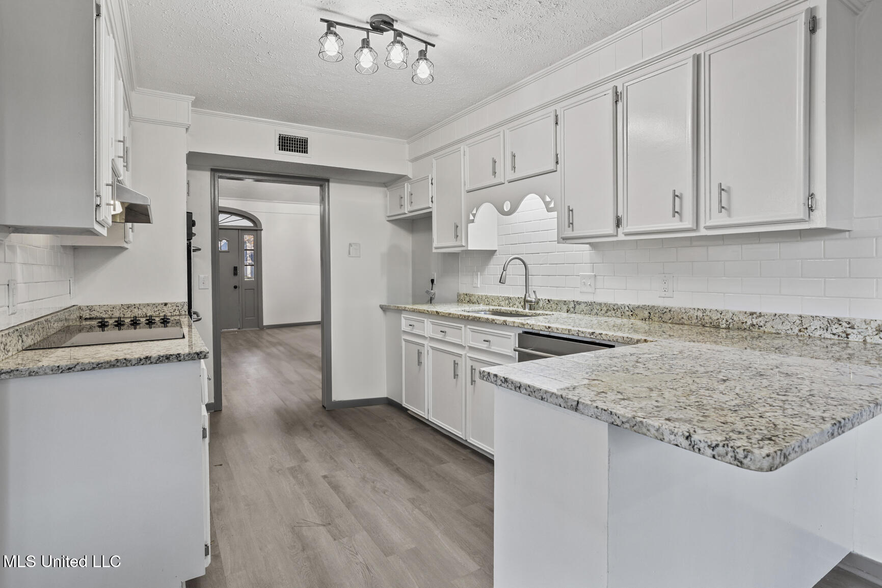 210 Haddon Circle Brandon, MS 39047 - Photo 12 of 33 210 Haddon Cir-14