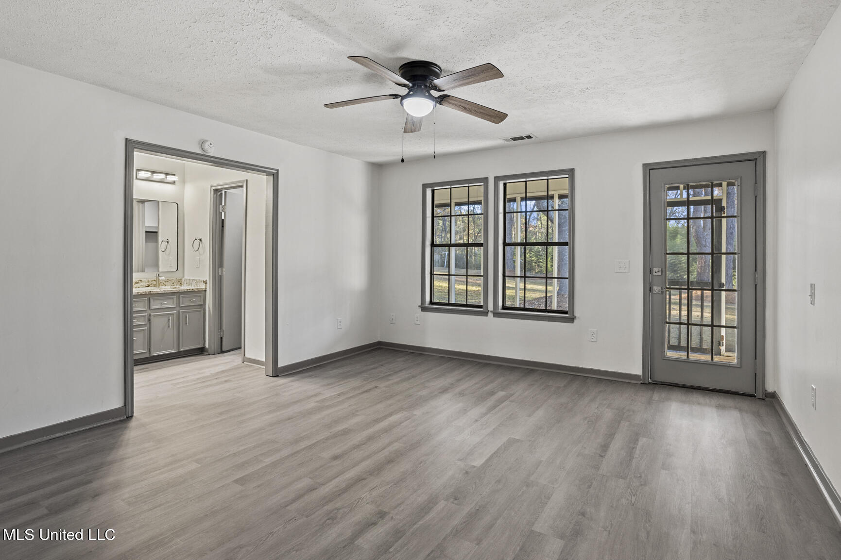 210 Haddon Circle Brandon, MS 39047 - Photo 15 of 33 210 Haddon Cir-17