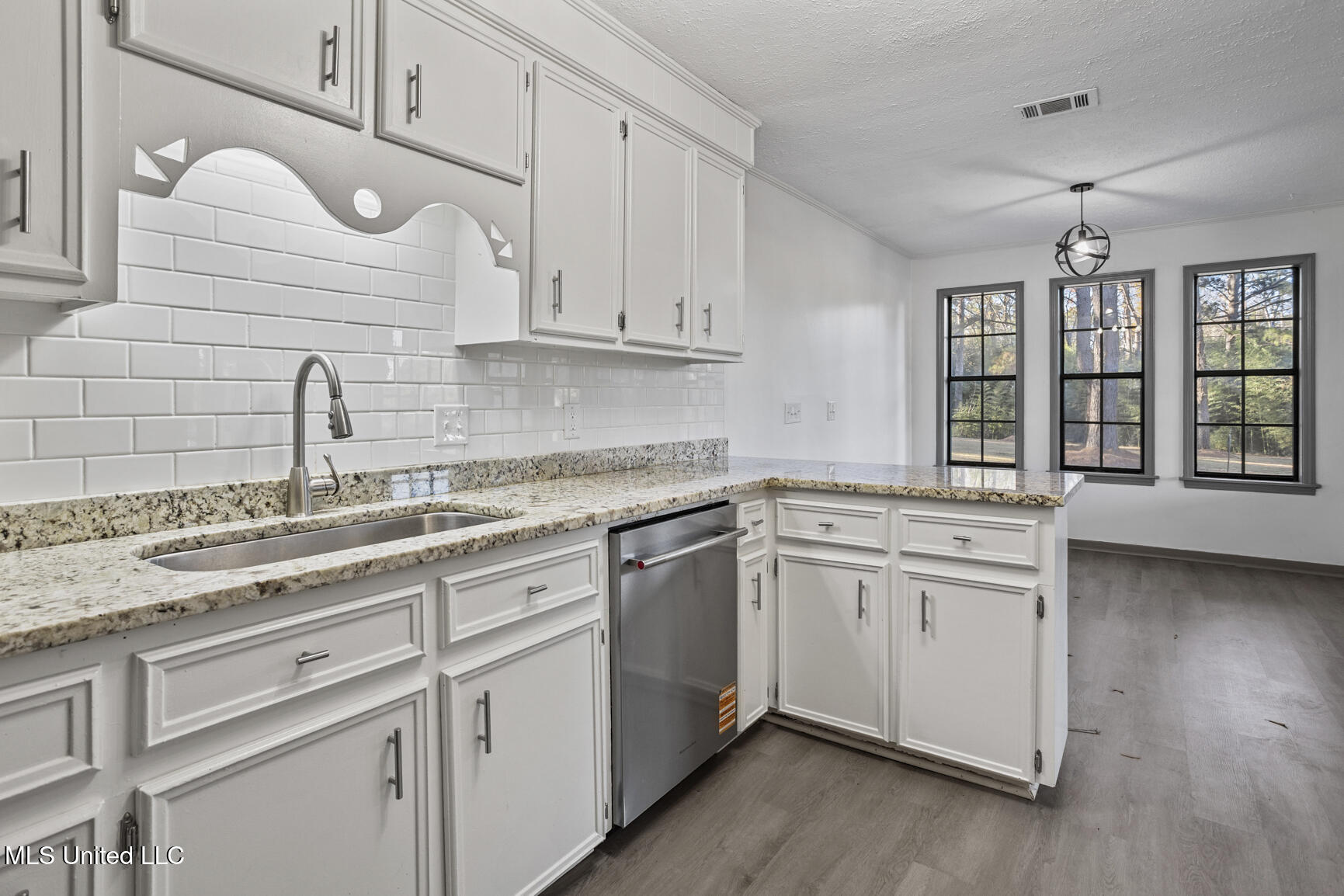 210 Haddon Circle Brandon, MS 39047 - Photo 18 of 39 210 Haddon Cir-16