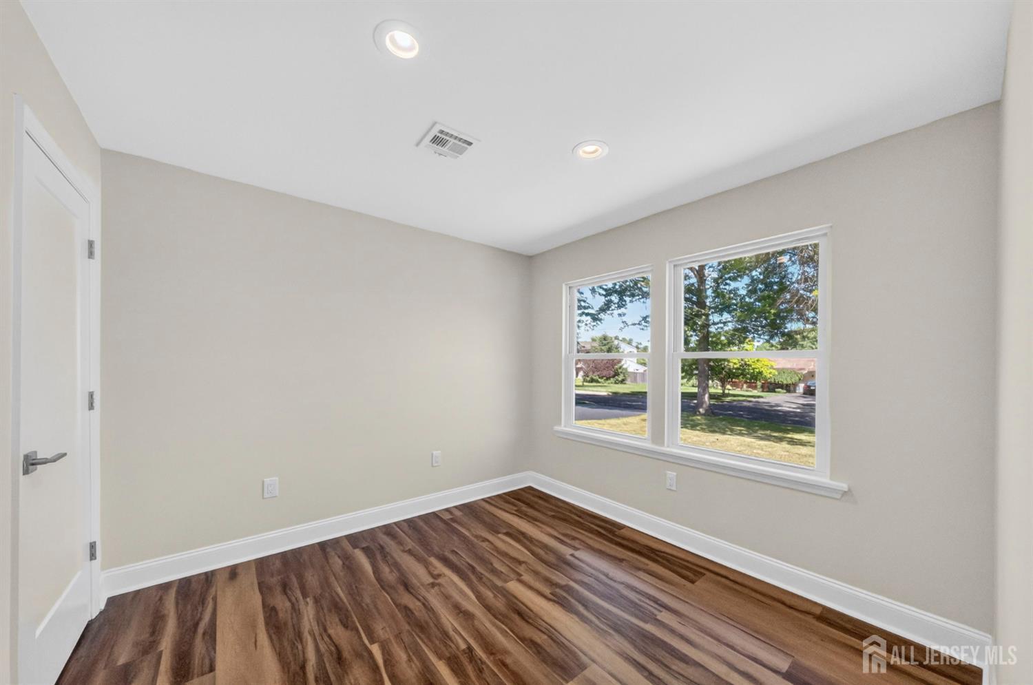 19 Springdale Road Kendall Park, NJ 08824 - Photo 15 of 41