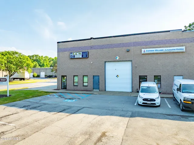 $1,850 | 5 Walker Way, Colonie, NY 12205