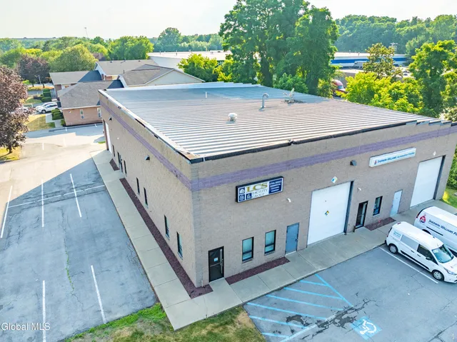 $1,850 | 5 Walker Way, Colonie, NY 12205