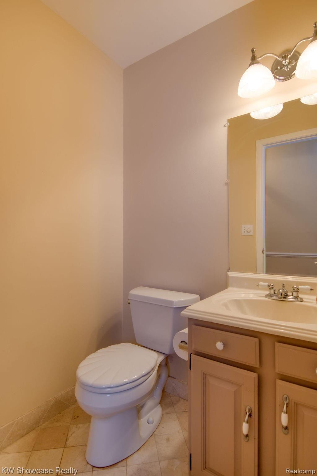 35929 Fredericksburg Road Farmington, MI 48331 - Photo 18 of 38 35929Fredericksburg(27of40).jpg