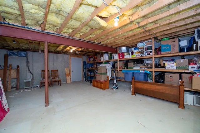 a view of entryway with a front door