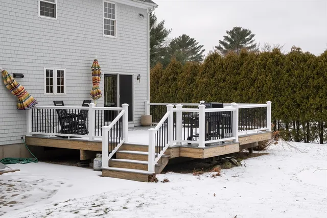 a view of a house with a backyard
