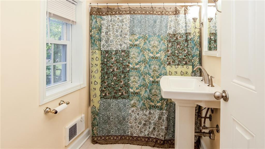 4633 Rolling Hills Road Pittsburgh, PA 15236 - Photo 15 of 25 Gallery Image 15
