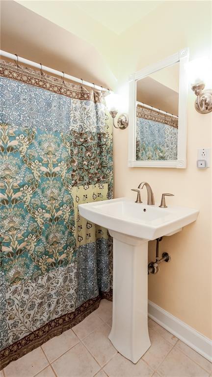 4633 Rolling Hills Road Pittsburgh, PA 15236 - Photo 16 of 25 Gallery Image 16
