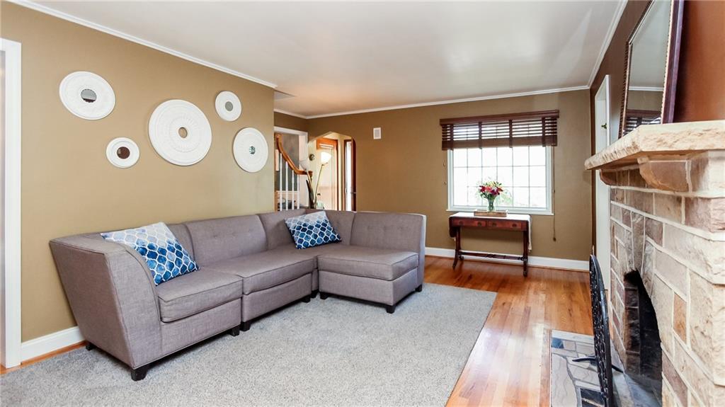 4633 Rolling Hills Road Pittsburgh, PA 15236 - Photo 4 of 25 Gallery Image 4