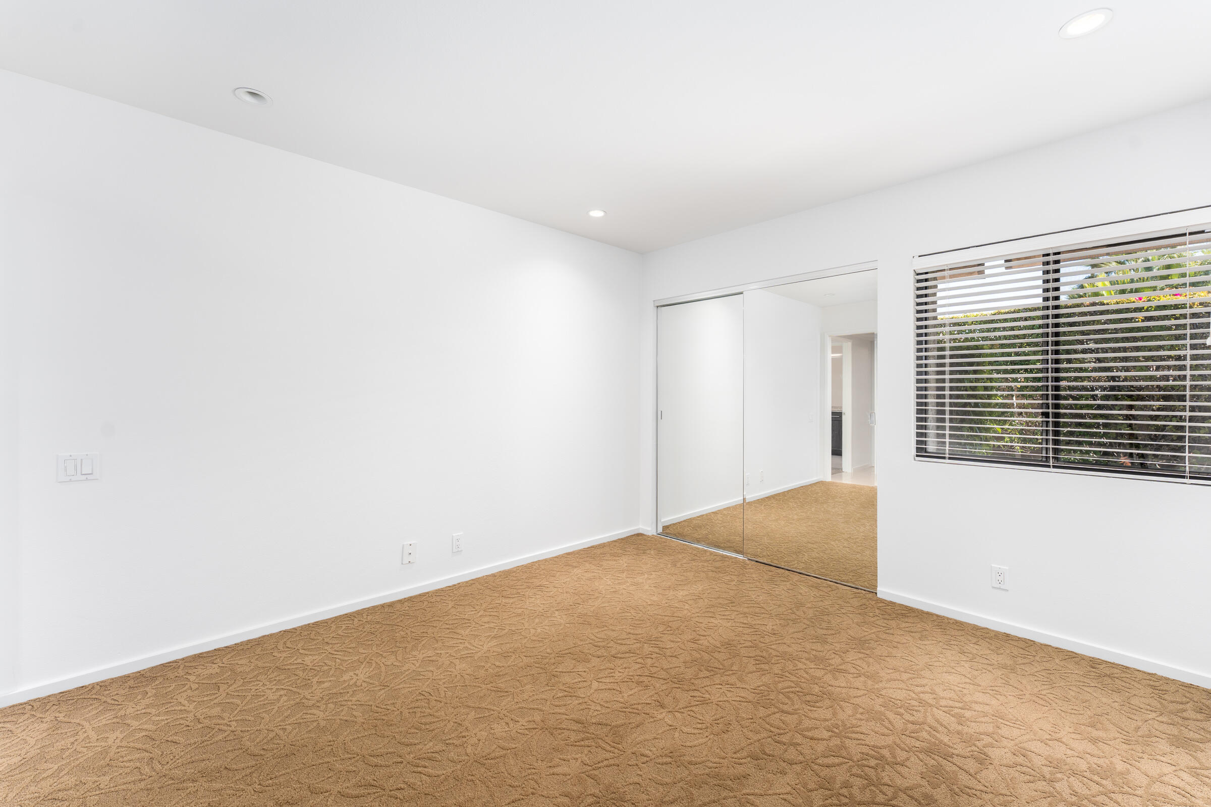 1111 East Ramon Road, Unit 29 Palm Springs, CA 92264 - Photo 21 of 39 Big walkin Closet Garden view